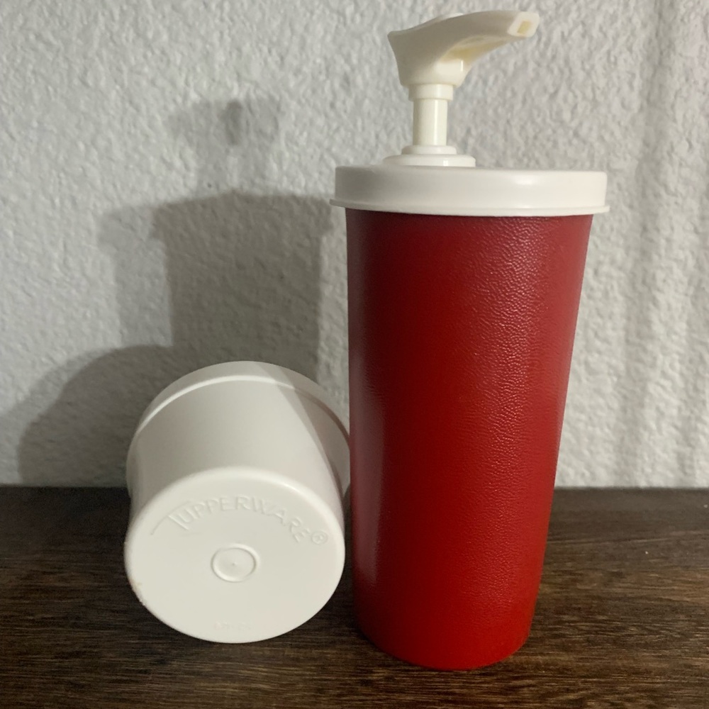 Tupperware soap dispenser with lid